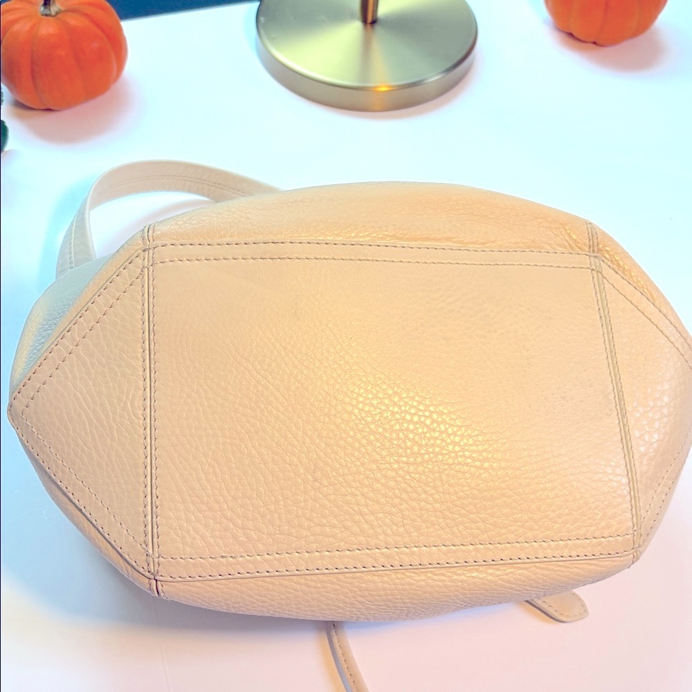 Cole Hahn Pebbled Leather Drawstring Shoulder Bag - like new! - Beautiful! - Picture 4 of 8